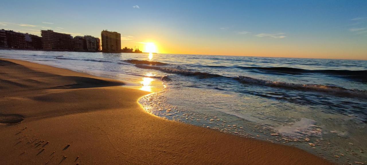Beachside Apartment In Торевьиа Экстерьер фото